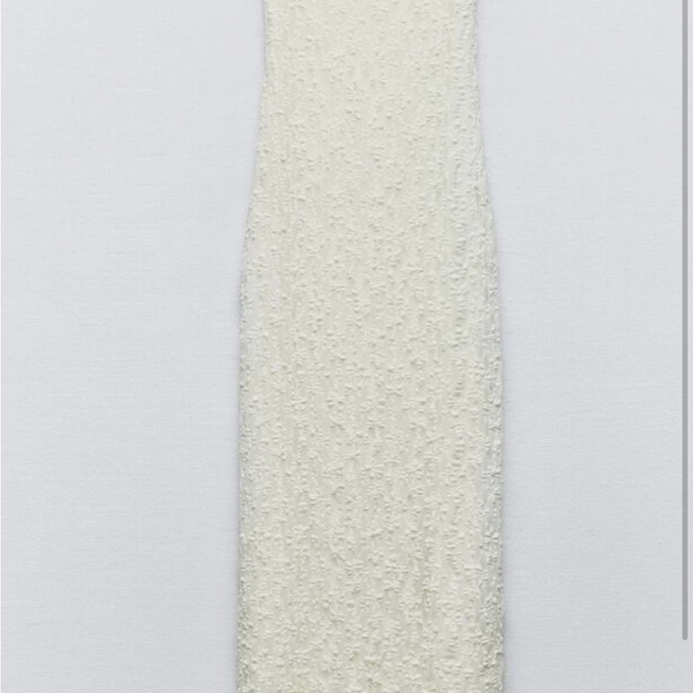 Zara SEMI-SHEER LACE DRESS
ECRU